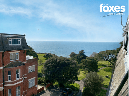 A one bedroom town centre apartment with Sea Views